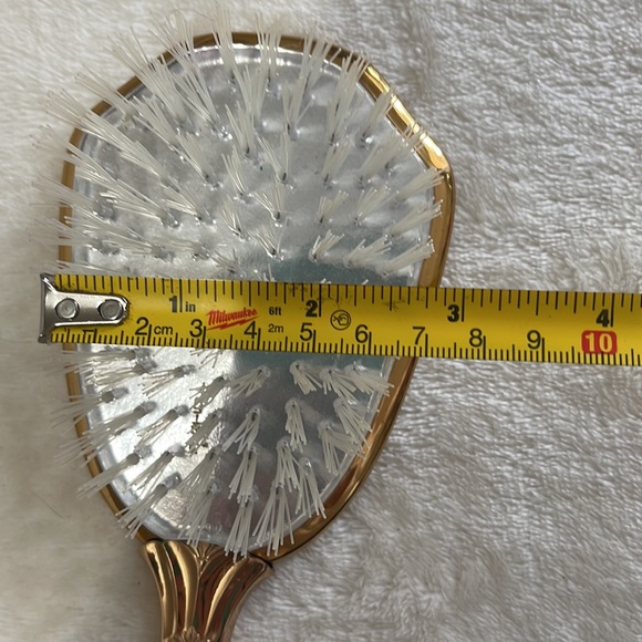 Vintage Brush with embroidery details! - Picture 10 of 12